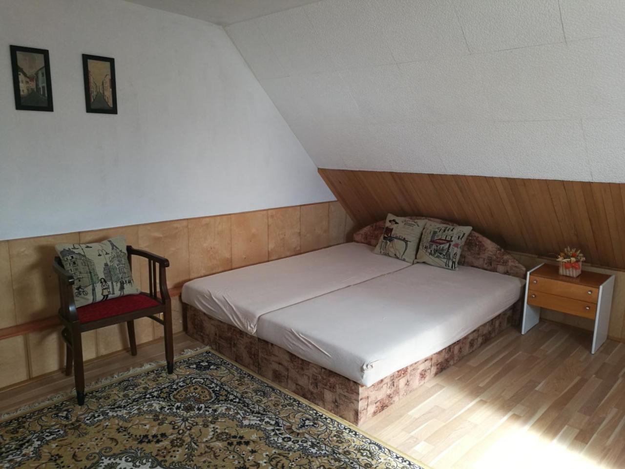 V Zahrade * Nova Vcelnice
